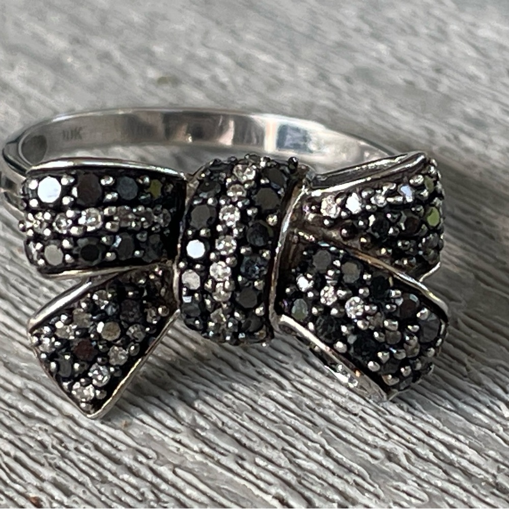 Elegant 10K White Gold Black and White Diamond Bow Ring